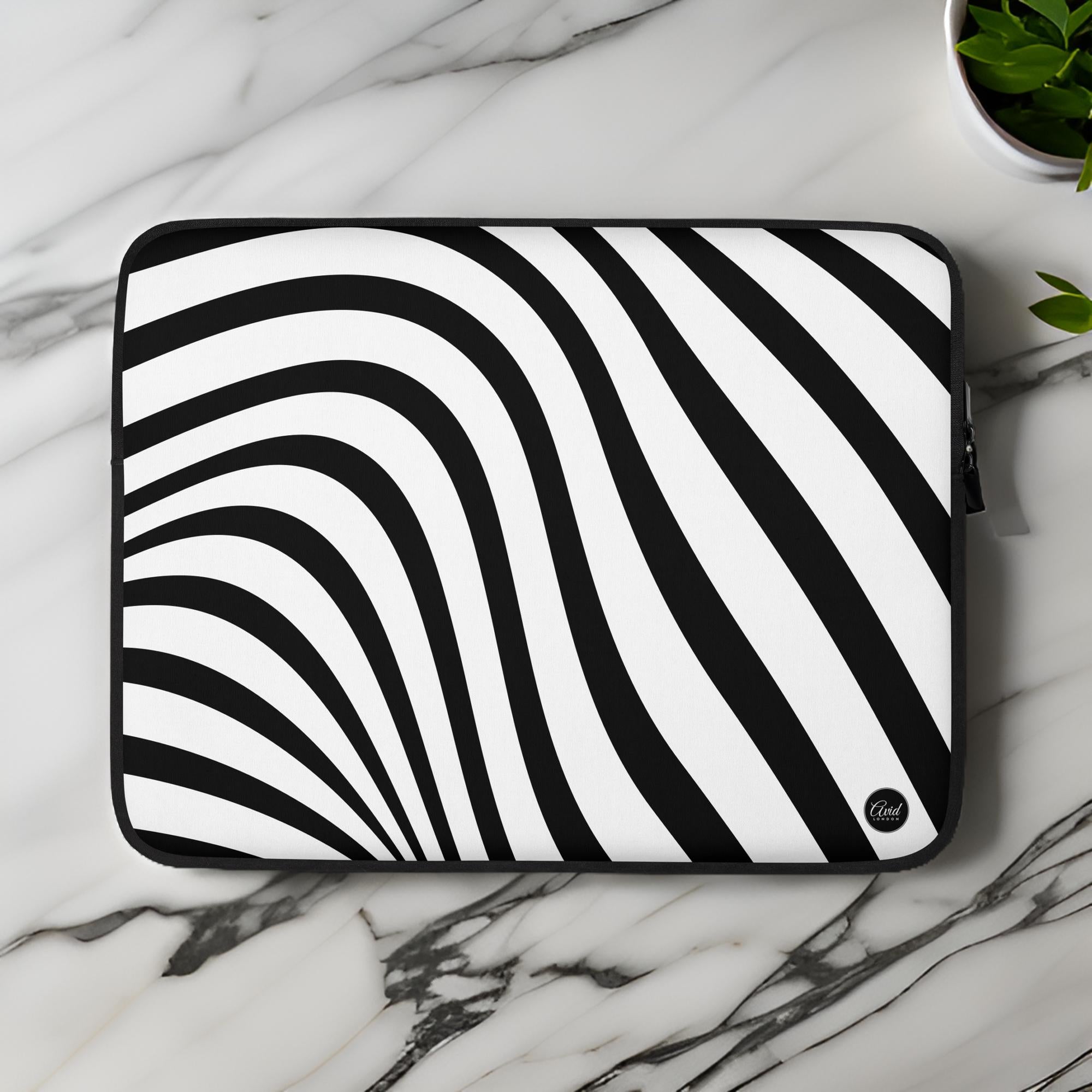 Black & White Waves - Laptop Sleeve